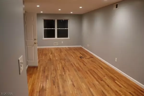 Elizabeth City, NJ 07206,323 Bond St