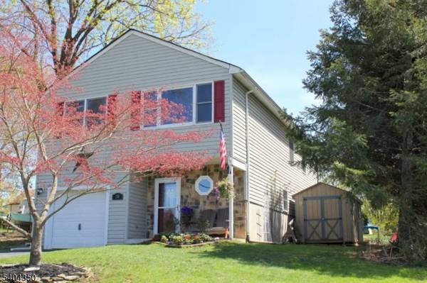 20 Park Ave, Lopatcong Twp., NJ 08865
