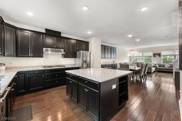 12 Marshall Ln, Wood-ridge Boro, NJ 07075