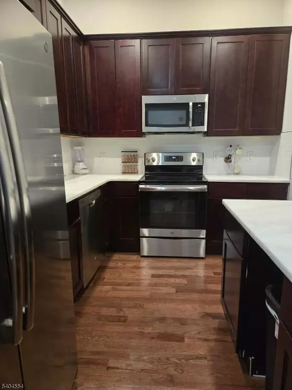 Newark City, NJ 07105,274 Lafayette St