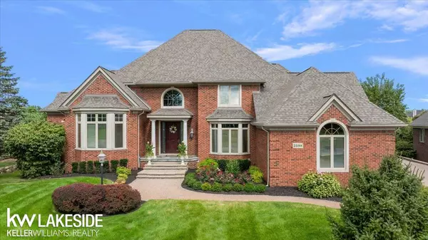 2598 Invitational DR, Oakland, MI 48363