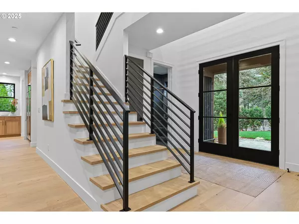 Lake Oswego, OR 97034,14100 Knaus RD