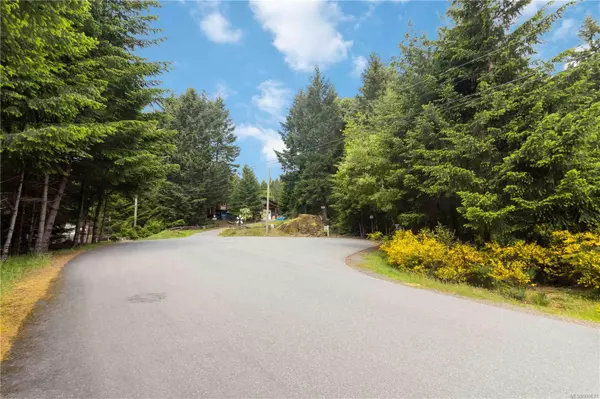 730 Emma Dixon Rd, Highlands, BC V9B 6J3