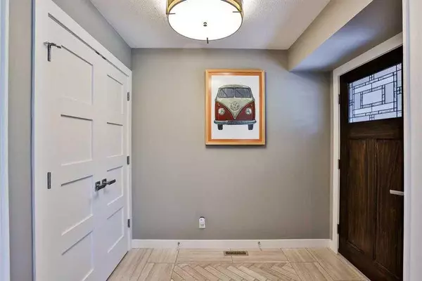 Lethbridge, AB T1K 4R3,234 McMaster BLVD W