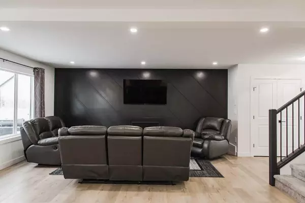 Grande Prairie, AB T8X 0N8,8533 71A AVE