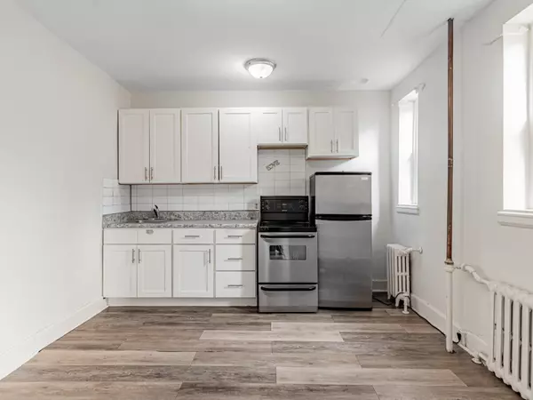 Toronto C02, ON M4V 2A6,8 Mallory GDNS #45