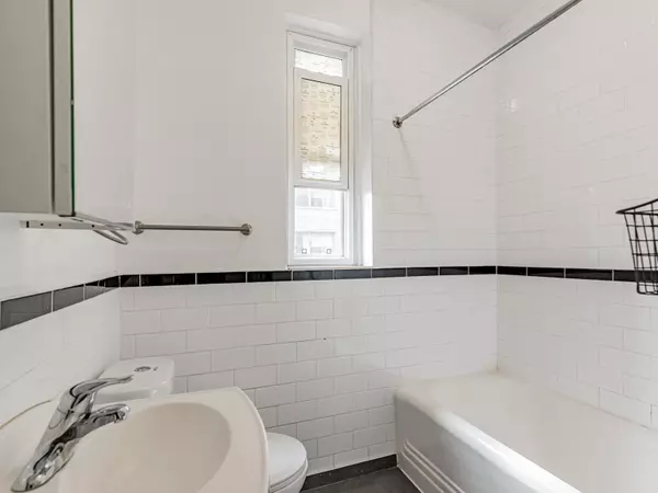 Toronto C02, ON M4V 2A6,8 Mallory GDNS #45