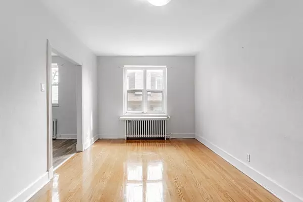 Toronto C02, ON M4V 2A6,1 Mallory GDNS #42