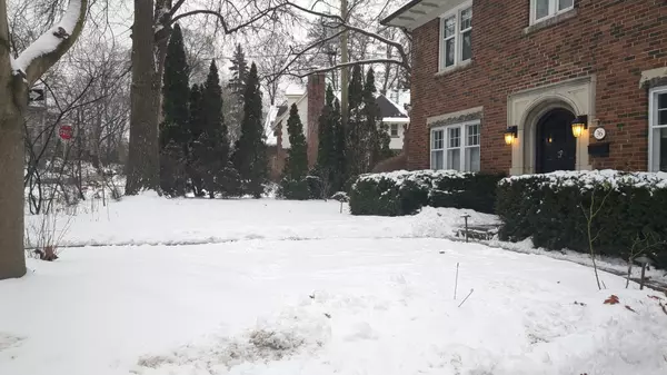 Toronto C02, ON M4V 2T2,36 Russell Hill RD