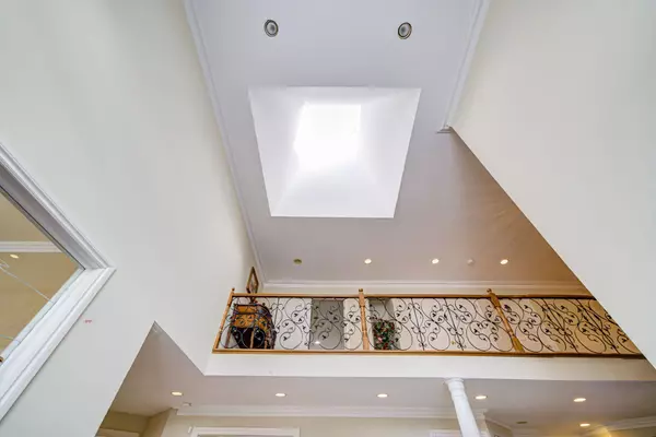 Toronto C12, ON M2L 1C6,49 Arjay CRES