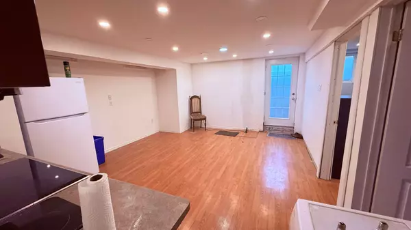 Oshawa, ON L1K 2Y3,1292 Ravencliffe CT #Basement