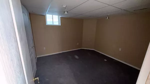 Oshawa, ON L1K 2Y3,1292 Ravencliffe CT #Basement