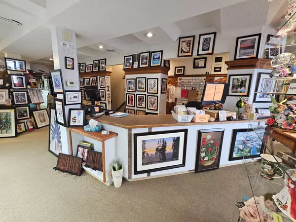 922 Simcoe ST N, Oshawa, ON L1G 4W2