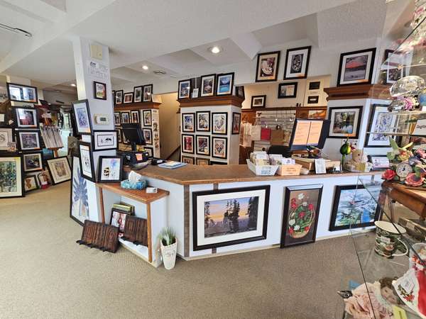 922 Simcoe ST N, Oshawa, ON L1G 4W2