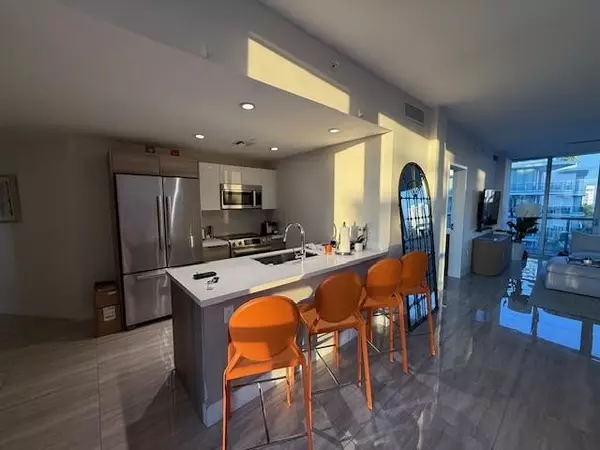 Bay Harbor Islands, FL 33154,9940 W BAY HARBOR DRIVE #6C-S