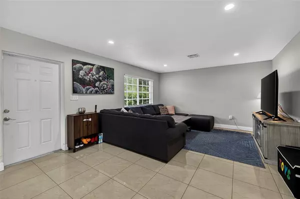 Oakland Park, FL 33309,348 NW 40th Ct