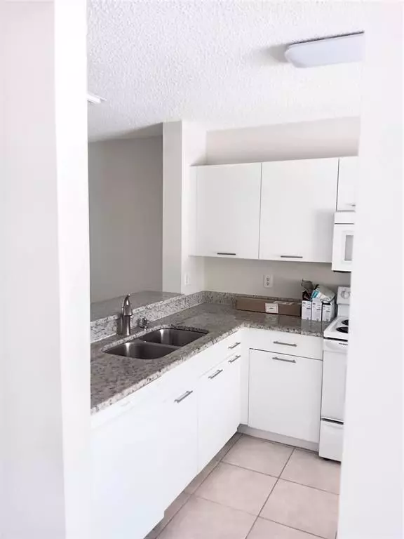 Pembroke Pines, FL 33029,20869 NW 2nd St #1