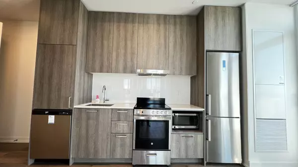 Vaughan, ON L4K 0P9,195 Commerce ST #811