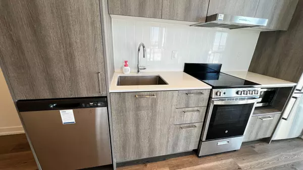 Vaughan, ON L4K 0P9,195 Commerce ST #811