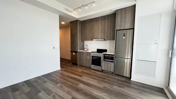 Vaughan, ON L4K 0P9,195 Commerce ST #811