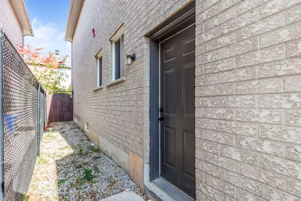 Vaughan, ON L4H 1N6,160 Golden Gate CIR #Lower