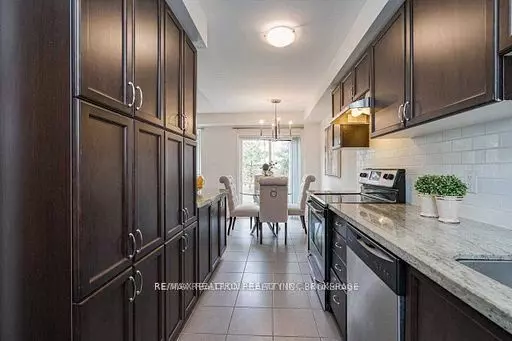 Aurora, ON L4G 0S1,52 Edwin Pearson ST