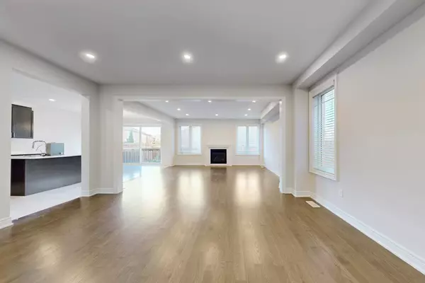 Georgina, ON L4P 0G8,11 Robert Wilson CRES