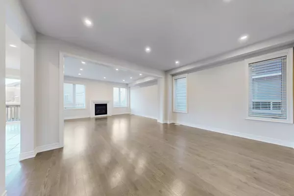 Georgina, ON L4P 0G8,11 Robert Wilson CRES