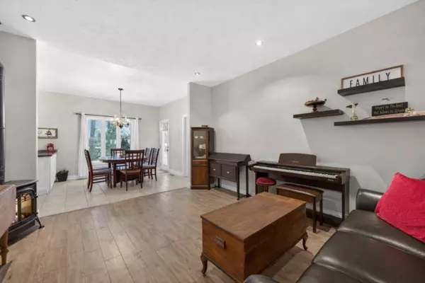 Tiny, ON L9M 0J2,61 RUE VANIER N/A