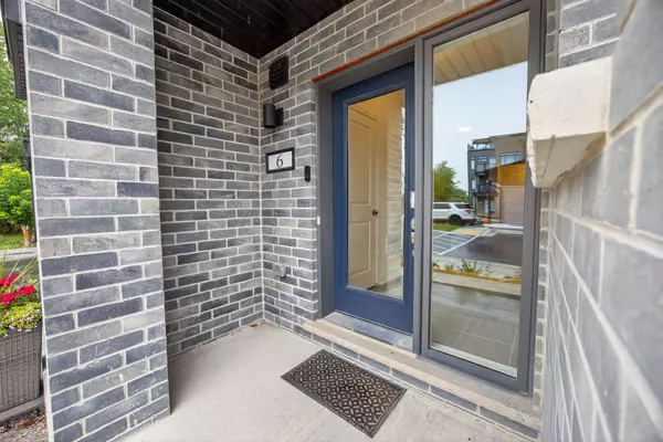 Orillia, ON L3V 8P6,6 Wyn Wood LN