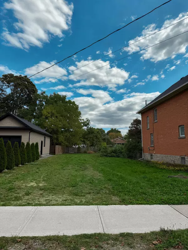 Collingwood, ON L9Y 2T7,299 Beech ST