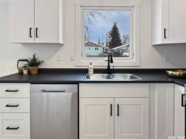 North Battleford, SK S9A 3N2,10929 Scott DRIVE