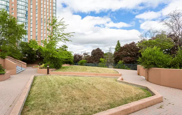 Mississauga, ON L5B 3Z2,155 Hillcrest AVE #1903