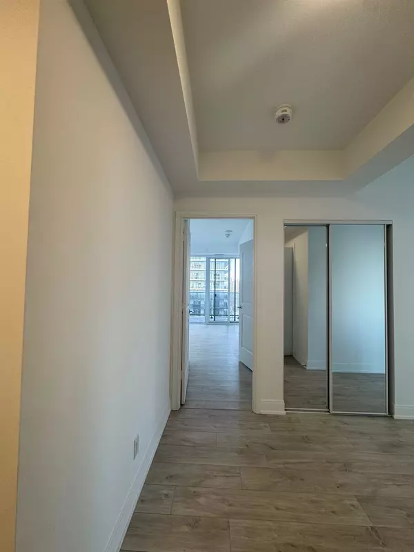 Toronto W06, ON M8V 0C5,70 Annie Craig DR #3904