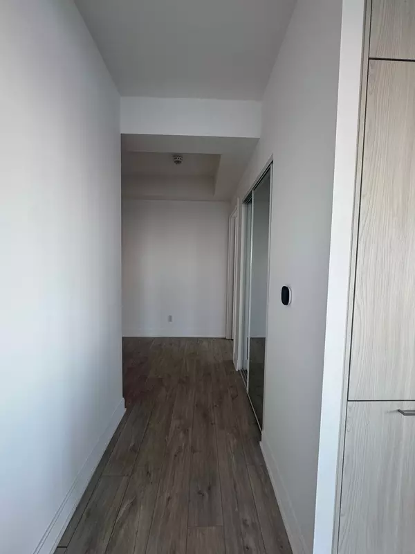 Toronto W06, ON M8V 0C5,70 Annie Craig DR #3904