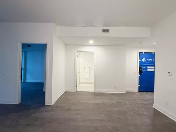 Mississauga, ON L5B 0S1,2 Erskine RD #906