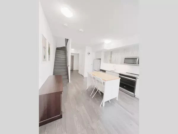 Toronto W06, ON M8Y 0C7,251 Manitoba ST #125