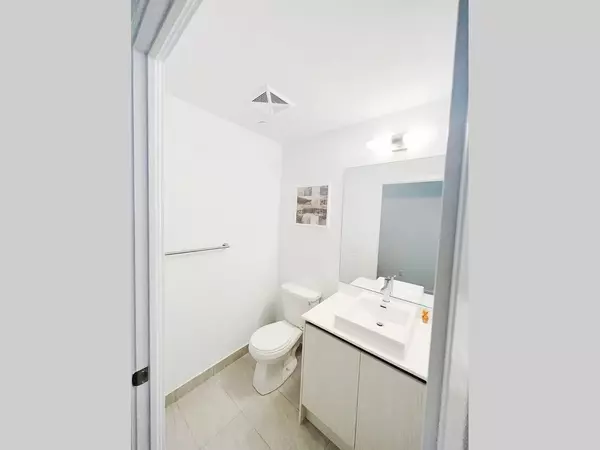 Toronto W06, ON M8Y 0C7,251 Manitoba ST #125