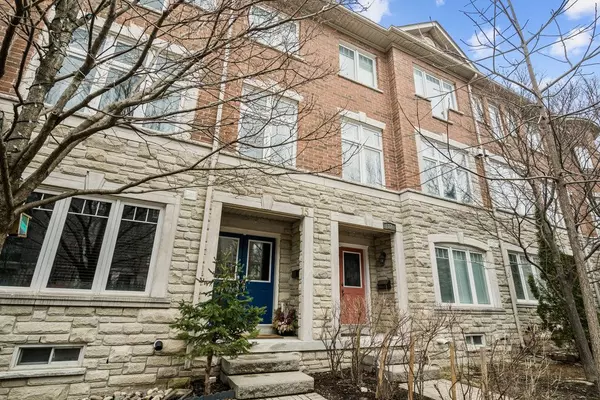 15 Chimes LN, Toronto W07, ON M8Y 4H8