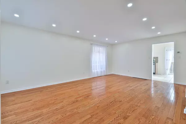 Oakville, ON L6M 4S8,2439 Hollybrook DR