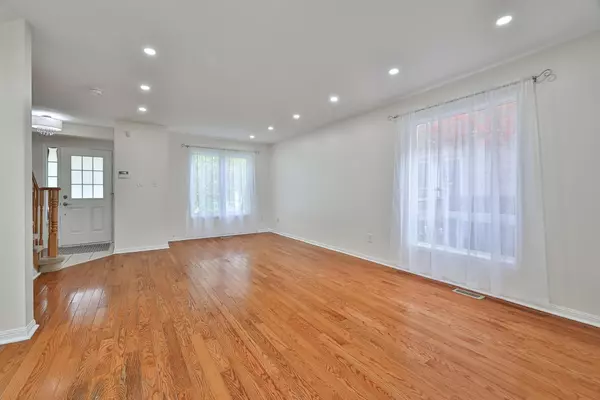 Oakville, ON L6M 4S8,2439 Hollybrook DR