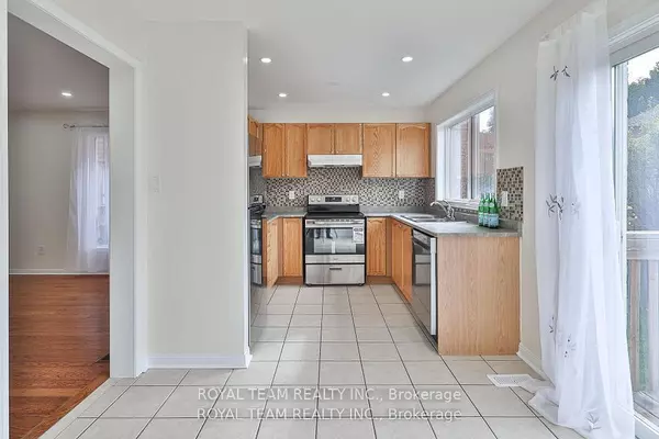 Oakville, ON L6M 4S8,2439 Hollybrook DR