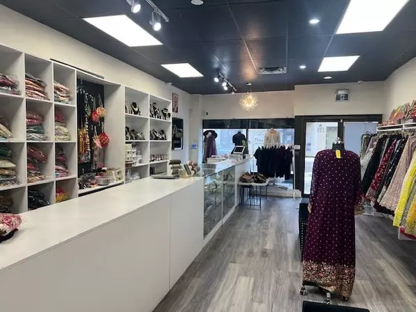 Brampton, ON L6X 3E4,1 Nelson ST W #3