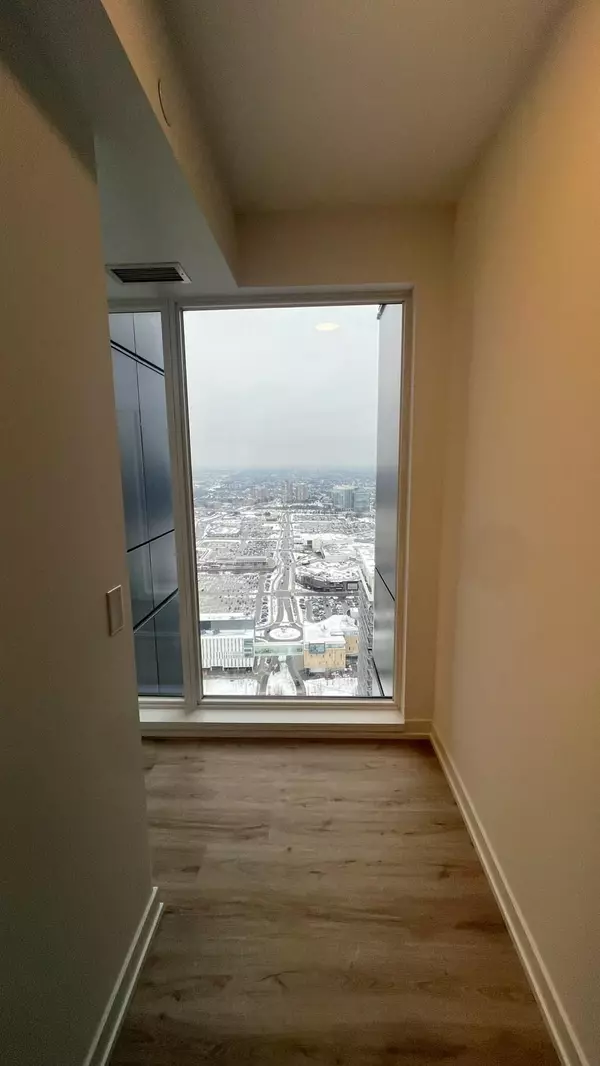 Mississauga, ON L5B 0P6,395 Square One DR #4303