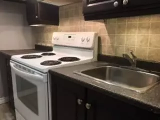 Mississauga, ON L5C 2T8,1055A Forestwood DR #103(upper)