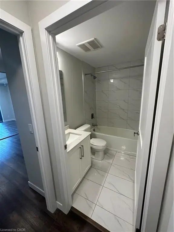 15 QUEEN ST S #1515, Hamilton, ON L8P 0C6