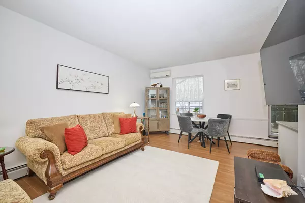 Niagara Falls, ON L2J 1H1,6390 Huggins ST #101