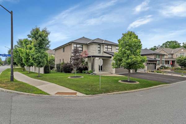 51 Bridle Crest CT, Kanata, ON K2M 0H5