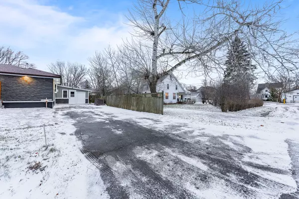 Fort Erie, ON L2A 4M1,296 Rose AVE #Unit B