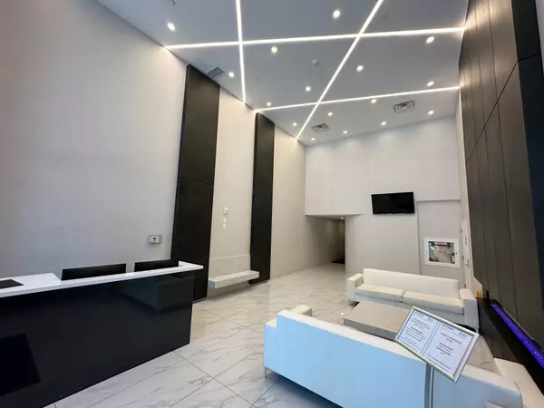 Hamilton, ON L8P 0C6,15 QUEEN ST S #2203